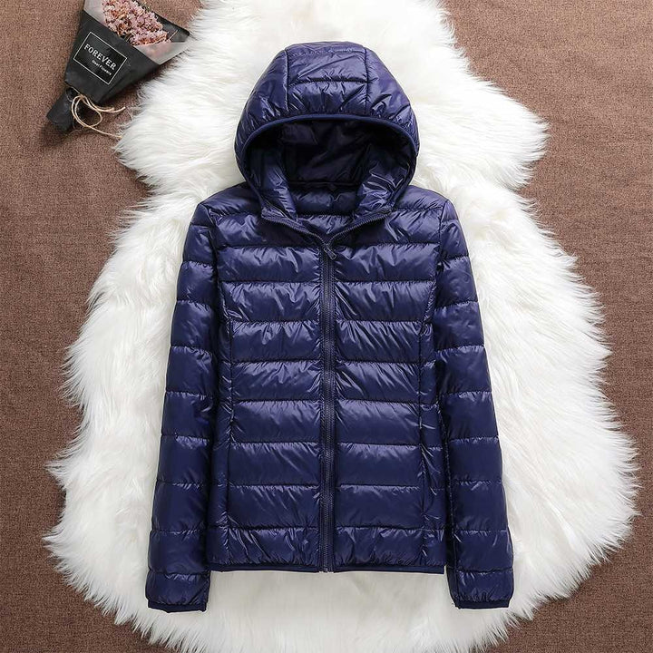 Giacca invernale da donna con cappuccio, piumino trapuntato per un look moda, calda e versatile.