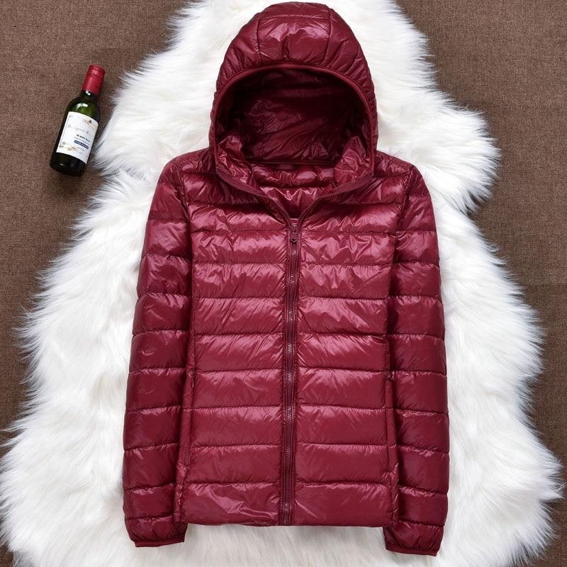 Piumino invernale donna, giacca trapuntata con cappuccio, comoda e alla moda, perfetta per il freddo.