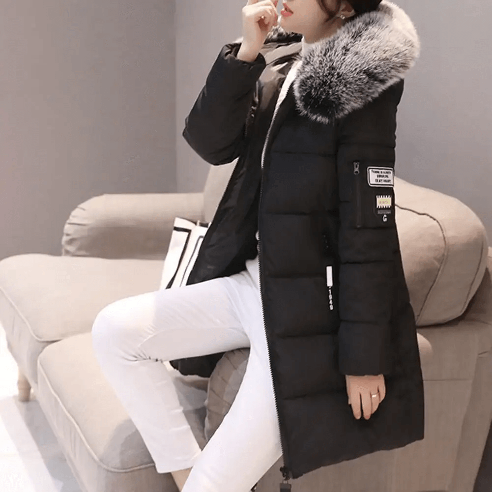 Cappotto piumino donna invernale trapuntato, caldo e chic a mezza lunghezza con cappuccio.