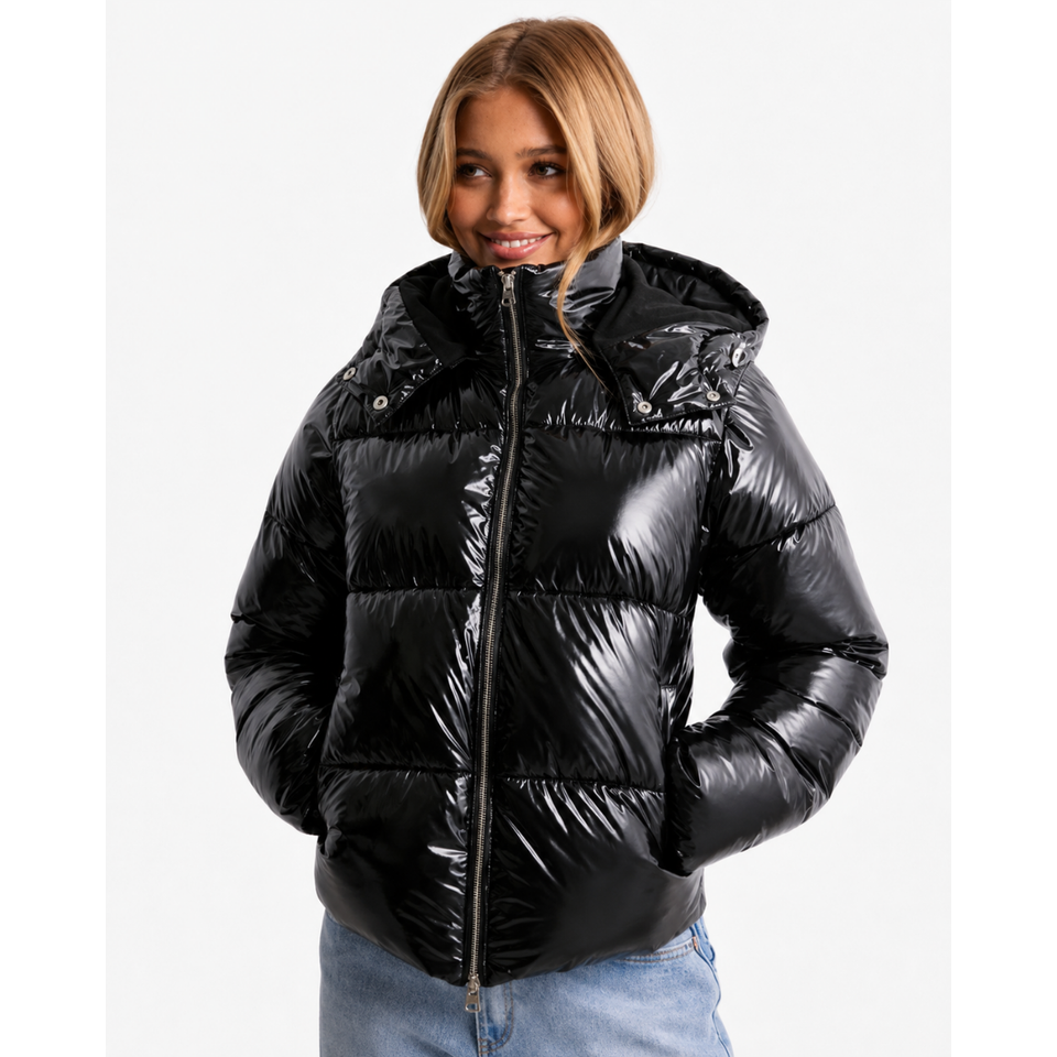 Giacca piumino donna lucida invernale con cappuccio rimovibile. Calore e stile per l'abbigliamento esterno.