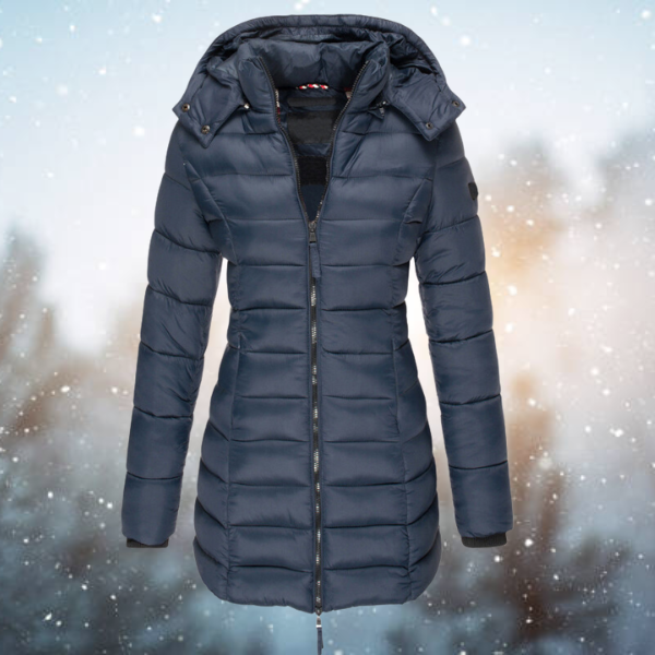 Piumino invernale lungo donna trapuntato con cappuccio e cerniera integrale, calore e stile.