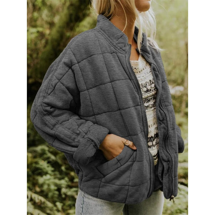 Giacca bomber trapuntata da donna oversize con zip integrale, perfetta per l'autunno-inverno casual e alla moda.