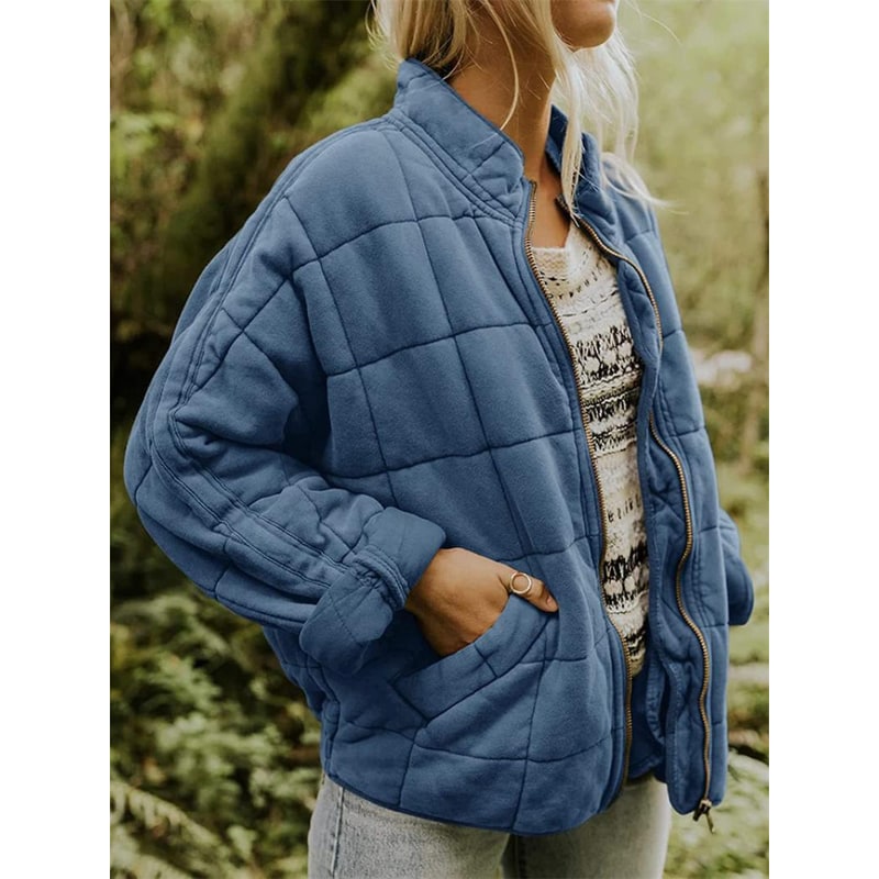 Giacca donna bomber oversize trapuntata, con zip. Un capo versatile e comodo per affrontare il freddo autunnale/invernale.