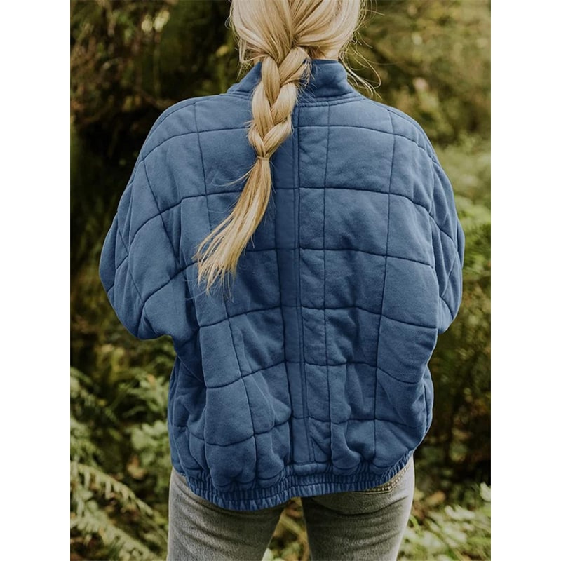 Perfetta giacca bomber oversize trapuntata da donna con zip, per un look casual e caldo durante l'autunno-inverno.