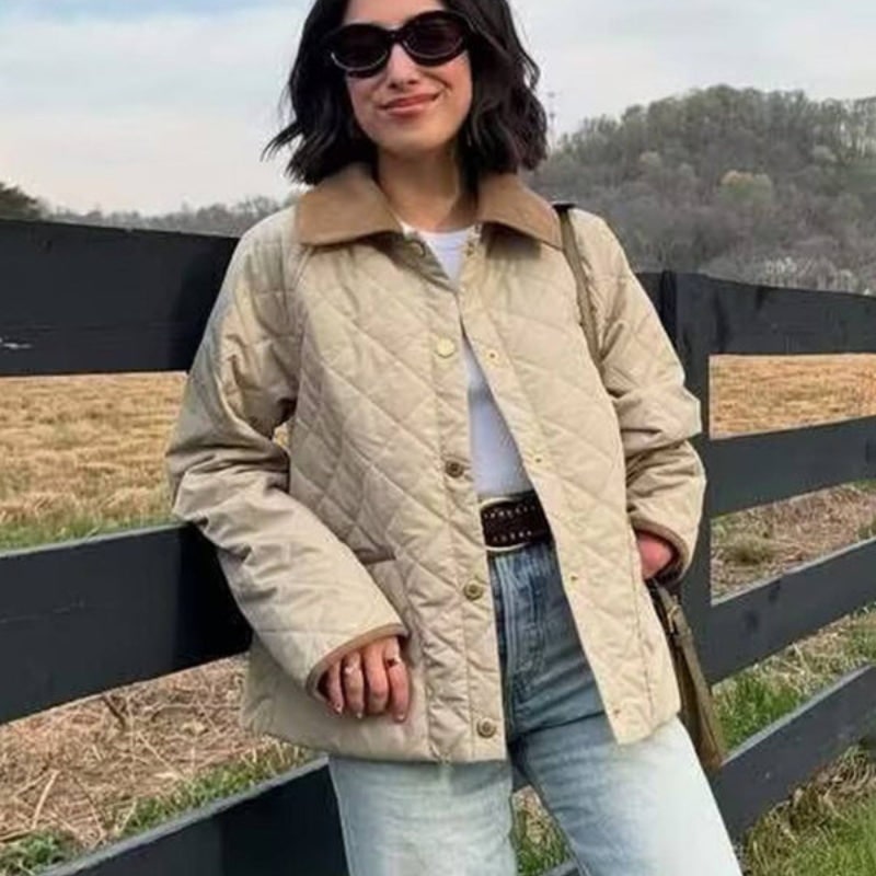 Capospalla donna trapuntato a rombi con collo in velluto a coste. Giacca leggera e versatile per la moda autunno.