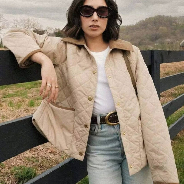 Giacca donna trapuntata, motivo a rombi, collo in velluto a coste. Capospalla autunnale, leggera e versatile.