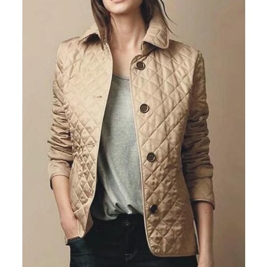 Giacca trapuntata donna elegante con fodera scozzese, perfetta per autunno e primavera, stile versatile.