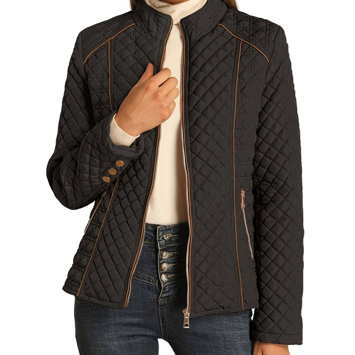 Giacca trapuntata da donna elegante con collo a listino e piping a contrasto, ideale per look autunnali.