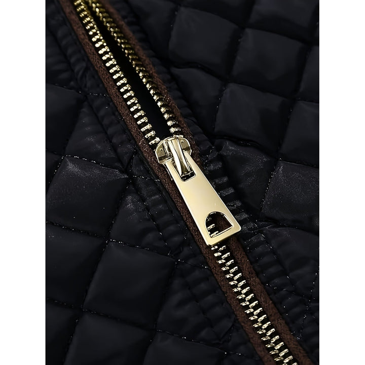 Moderna giacca trapuntata da donna con collo a listino distintivo. Ideale per un tocco elegante e di tendenza.