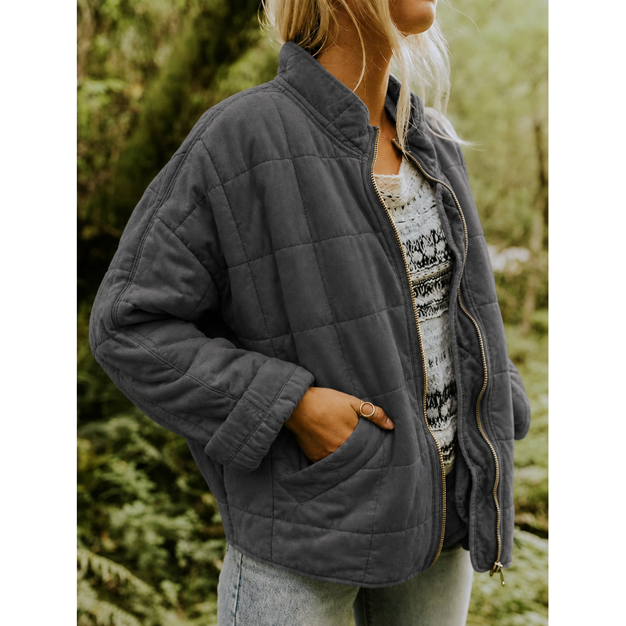 Capospalla donna casual trapuntato, ideale per outfit autunno inverno con stile e comfort.