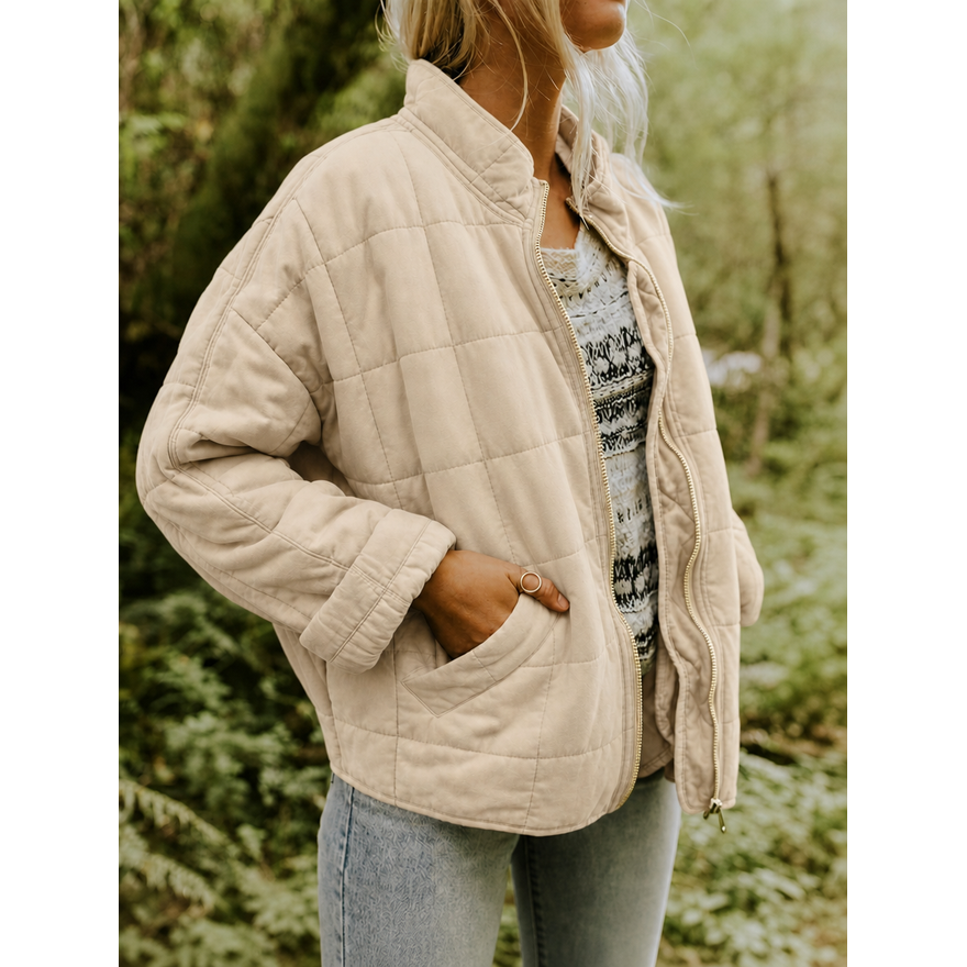 Giacca donna con collo alto trapuntata, un capo essenziale per la moda autunno invernale.