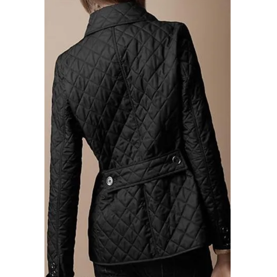 Moda donna: giacca trapuntata leggera con fodera scozzese. Stile casual e versatile per l'outerwear.