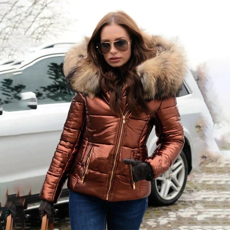 Piumino donna lucido metallizzato, trapuntato, caldo ed elegante. Perfetto per il freddo inverno.
