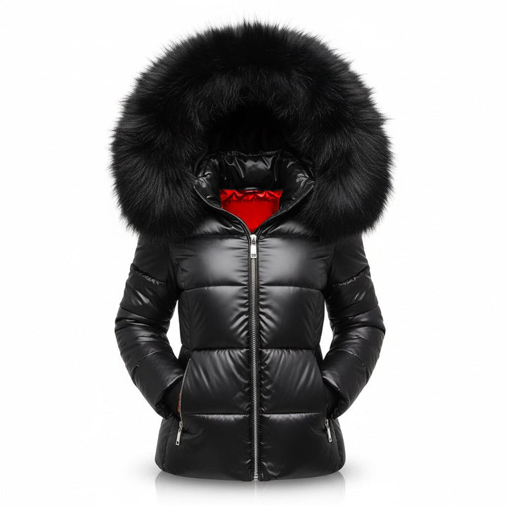 Giacca puffer donna trapuntata con cappuccio in pelliccia sintetica. Calda, perfetta per l'inverno e la moda casual.