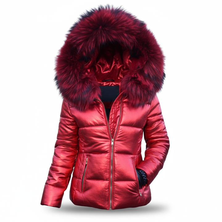 Giacca invernale donna, puffer trapuntato elegante. Cappuccio in pelliccia sintetica. Look raffinato e pratico.