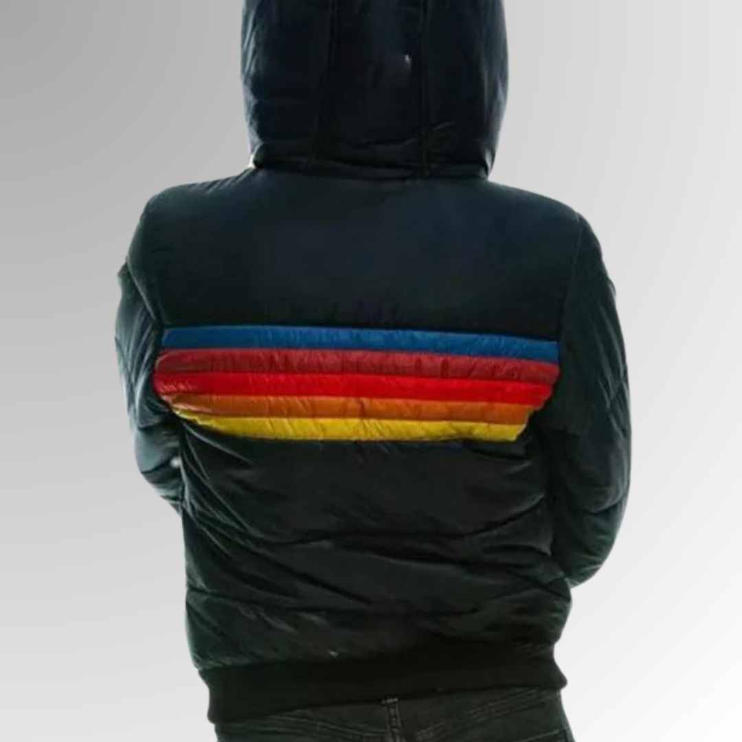 Moderna giacca invernale puffer da donna con strisce arcobaleno. Offre calore e stile casual.