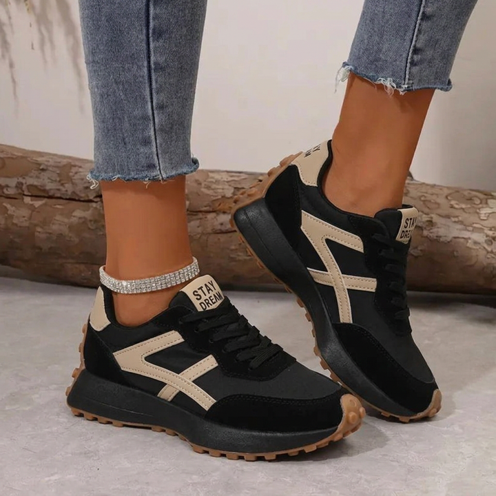 Sneakers donna retro running con suola ammortizzata e chiusura stringata, per comfort e stile vintage.