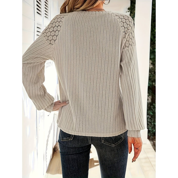 Elegante crop top donna a maniche lunghe con raffinati inserti in pizzo.