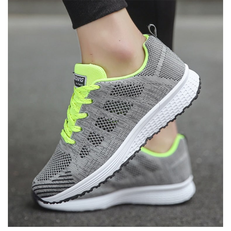 Massima comodità con scarpe sportive donna dotate di supporto arco plantare, ideali per lunghe ore in piedi.