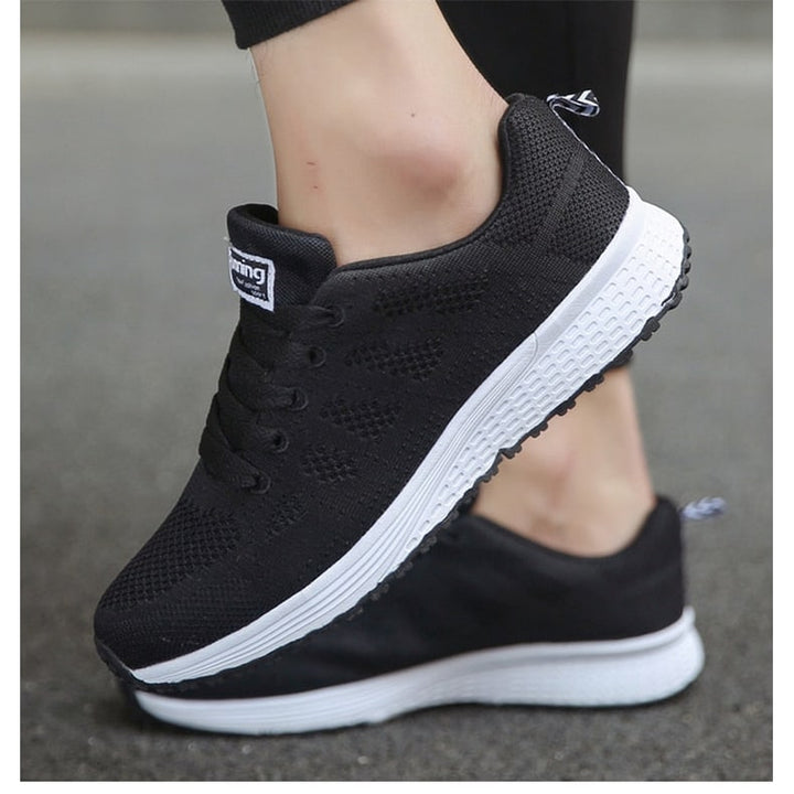 Scarpe da ginnastica donna con supporto arco e lacci, ottimizzate per allenamenti in palestra e comfort.
