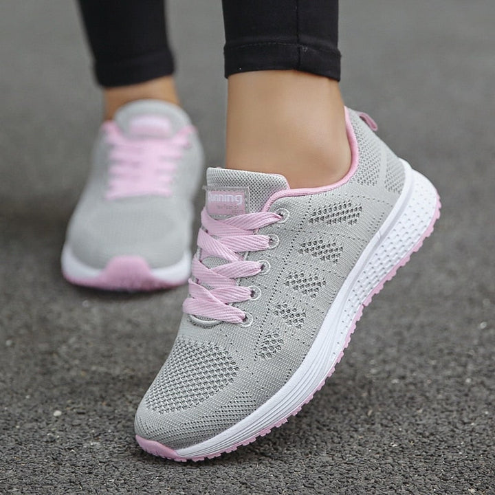 Dettaglio supporto arco plantare su scarpe da corsa donna, garantendo stabilità e comfort durante l'attività fisica.
