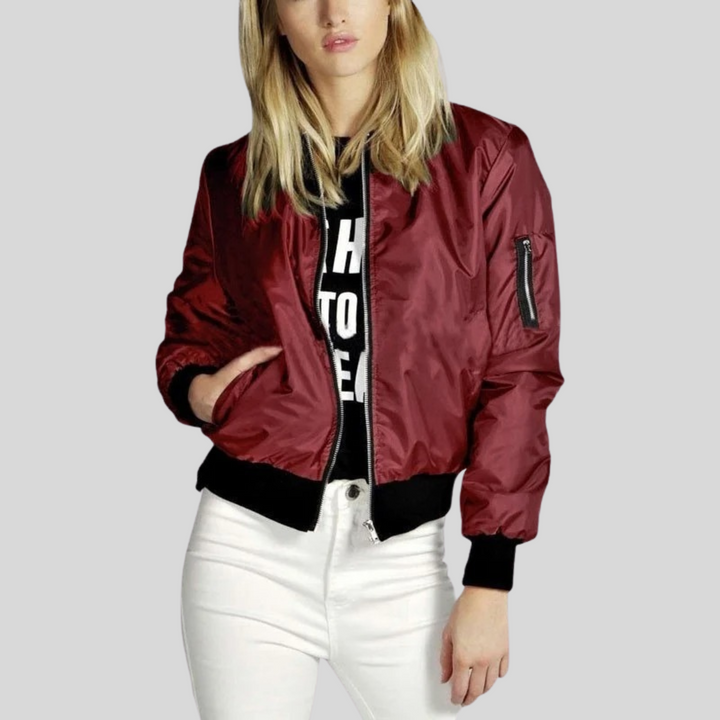 Bomber donna versatile per stile casual-chic, con tasche utilitarie e design a costine. Capospalla autunnale.