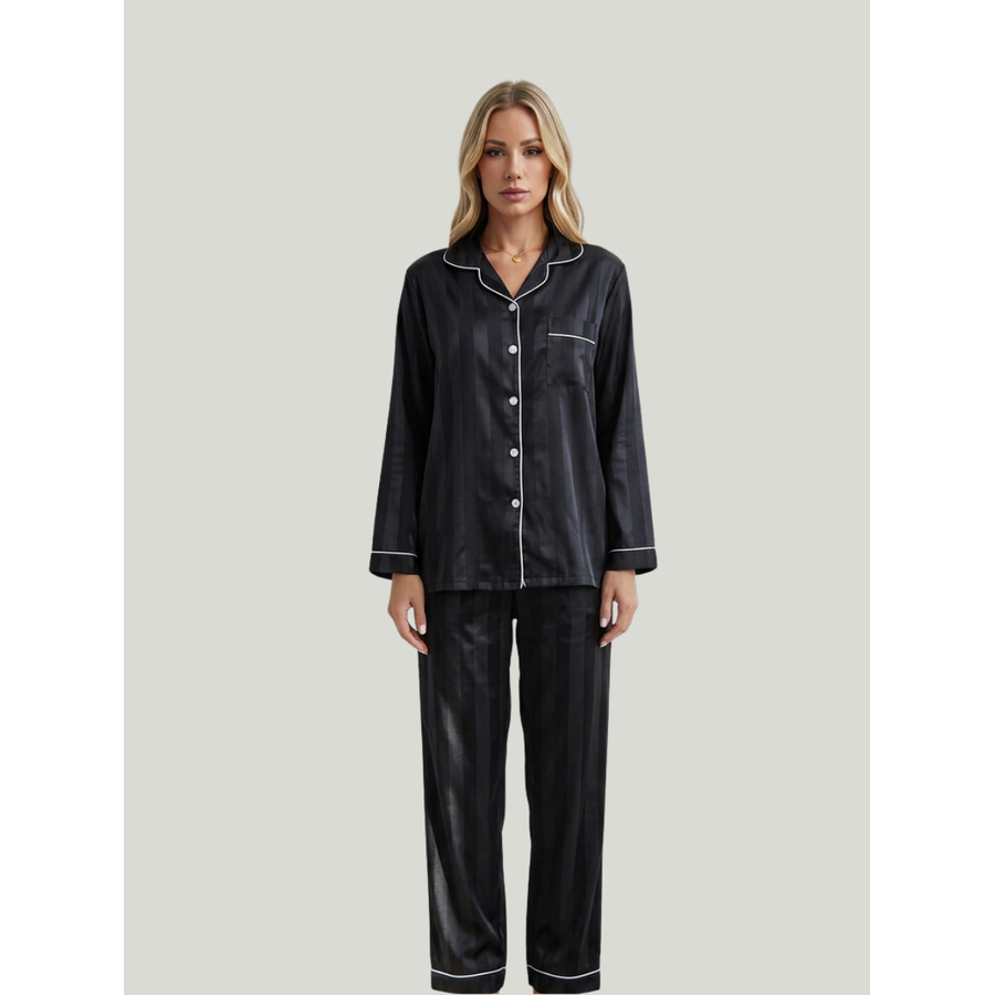 Pigiama da donna in raso a righe con maniche lunghe e colletto, elegante set per abbigliamento notte comodo.