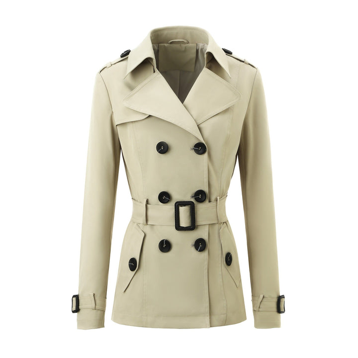 Trench corto doppiopetto da donna elegante con cintura e revers a tacca. Capospalla versatile.