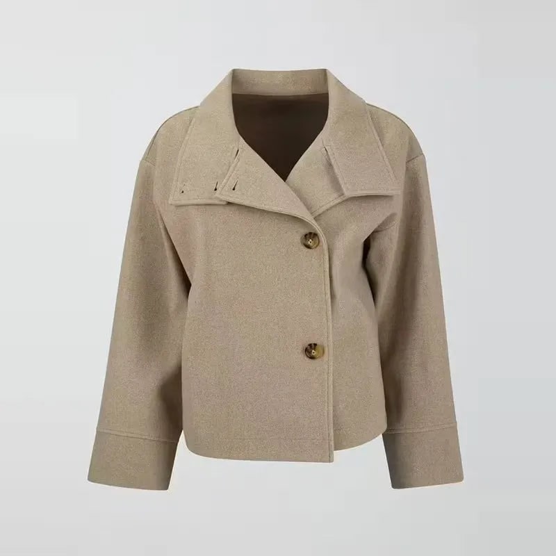 Moda donna: cappotto corto oversize con collo convertibile, ideale per uno stile chic e pratico in inverno.