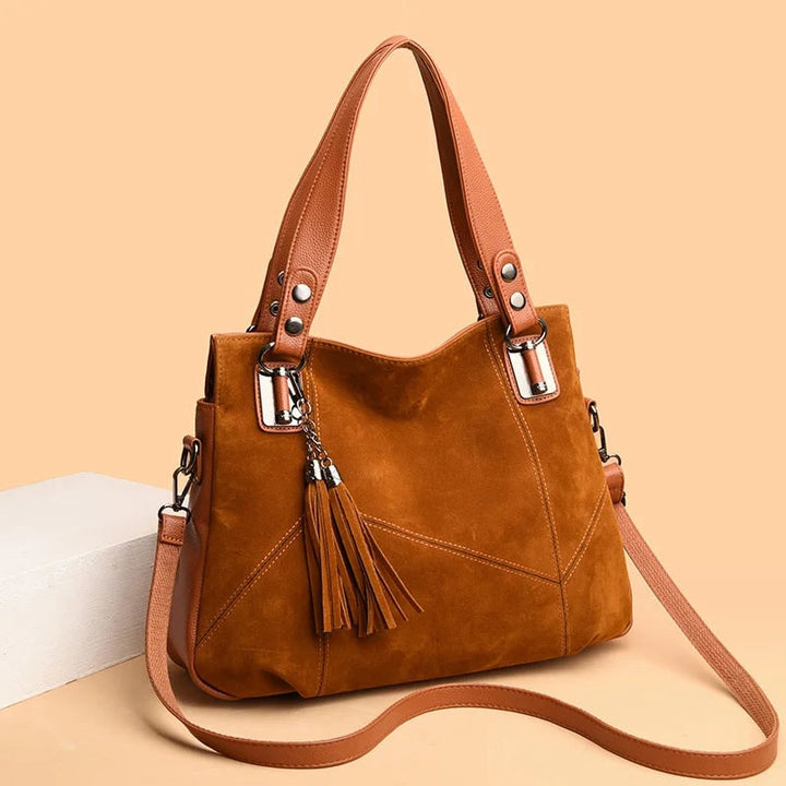 Borsa a spalla da donna strutturata, mix di pelle martellata e camoscio.
