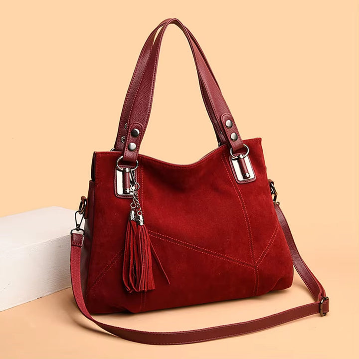 Borsa a spalla da donna, accessorio chiave per outfit eleganti, realizzata in pelle e camoscio.
