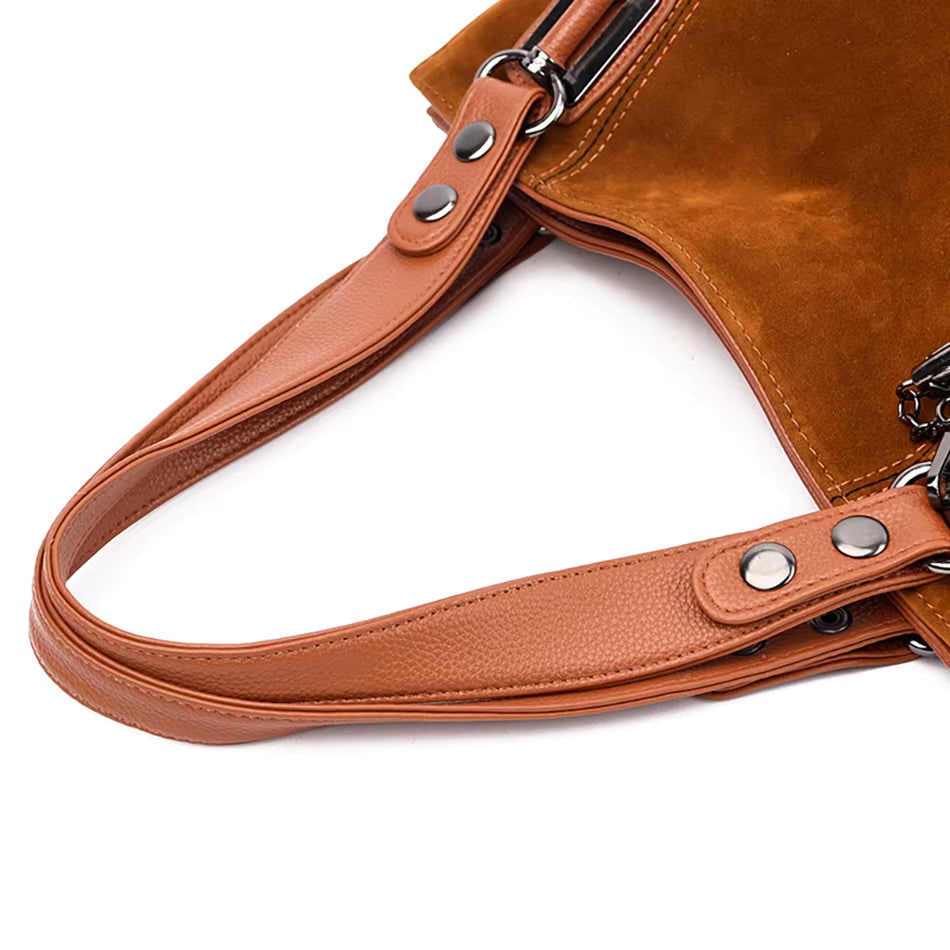 Borsa a spalla blu, pregiata pelle martellata e camoscio. Accessorio moda donna.