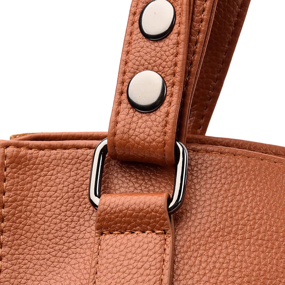 Borsa da donna rossa, strutturata, in pelle e camoscio. Un tocco di colore vibrante ed elegante.