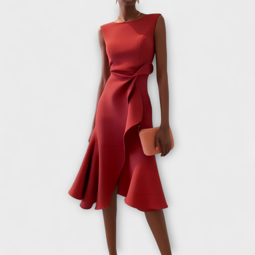 Vestito midi formale donna elegante con scollo a barca e balza asimmetrica, ideale per cerimonia e occasioni speciali.