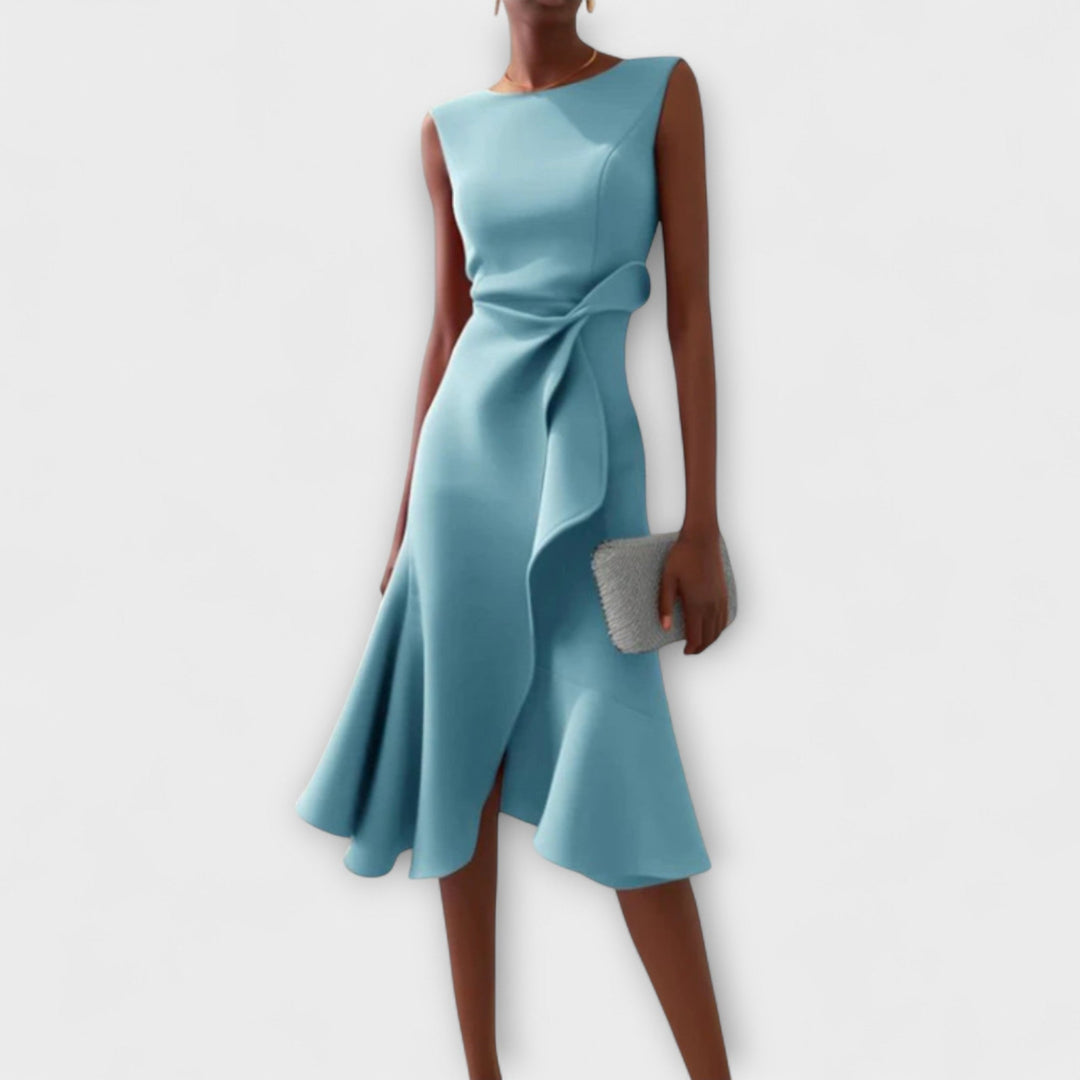 Vestito midi donna formale senza maniche. Dettagli: scollo a barca e balza asimmetrica. Abito elegante per sera.