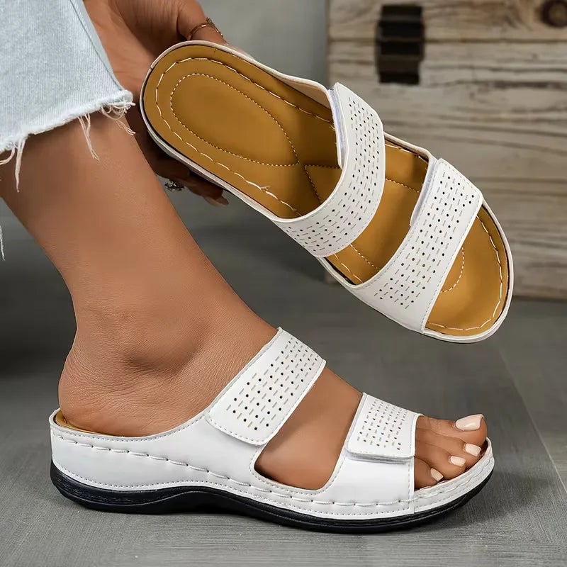Sandali donna estivi con supporto plantare e comfort ammortizzato. Chiusura regolabile, ideali per casual.