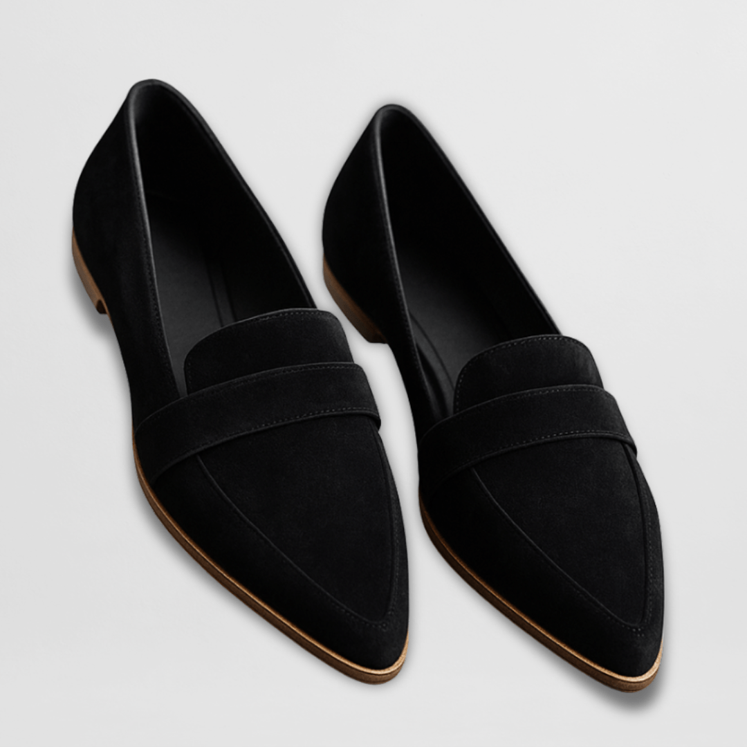 Mocassini donna slip-on indossati, ideali per un look casual elegante o da ufficio. Comfort e stile quotidiano.