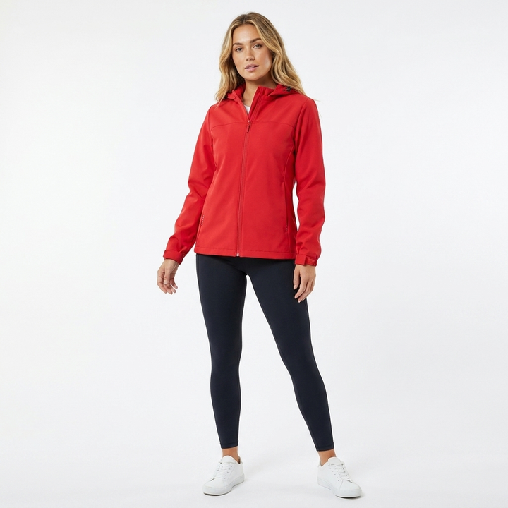 Giacca donna softshell trendy, impermeabile, con cappuccio staccabile e tasche con zip. Perfetta per autunno.