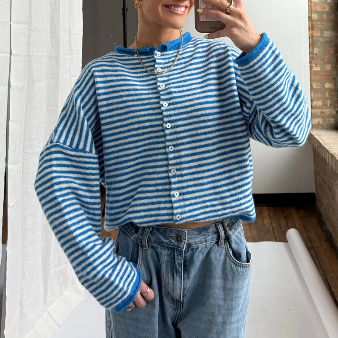 Morbido cardigan a righe da donna, collo con bottoni, un capo essenziale per la moda femminile.