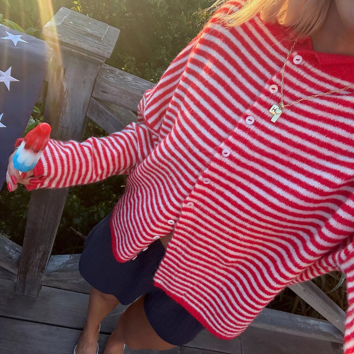 Nuovi arrivi: cardigan a righe donna, collo a bottoni, perfetto per stratificazione e stile moderno.