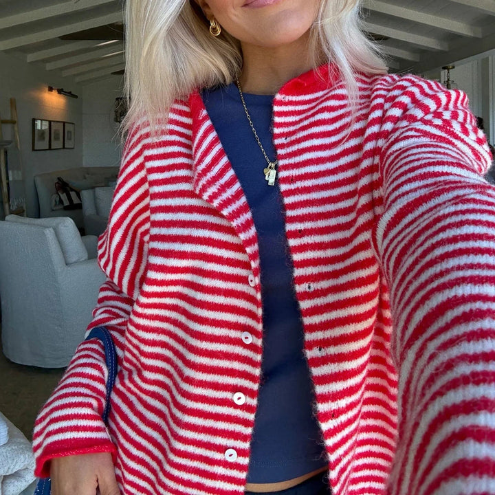 Cardigan a righe donna, maniche lunghe e collo con bottoni, ideale per un outfit casual chic.