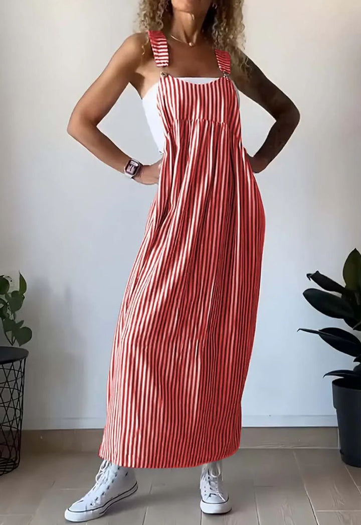 Abito maxi pinafore a righe per donna, piegato. Design senza maniche e spalline larghe per moda estiva.
