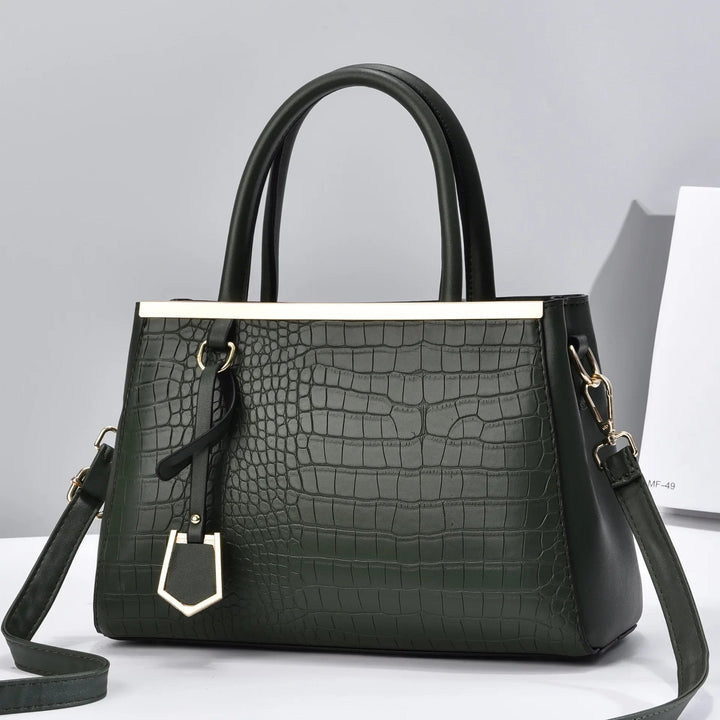 Elegante borsa strutturata in pelle effetto coccodrillo per donna, ideale come accessorio moda.