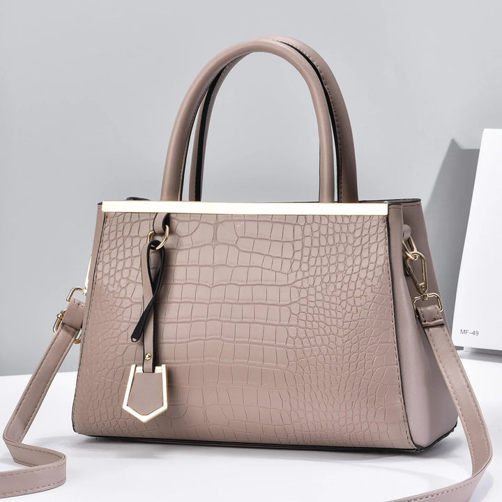 Borsa elegante da donna, in pelle effetto coccodrillo, con design classico e hardware dorato lucido.