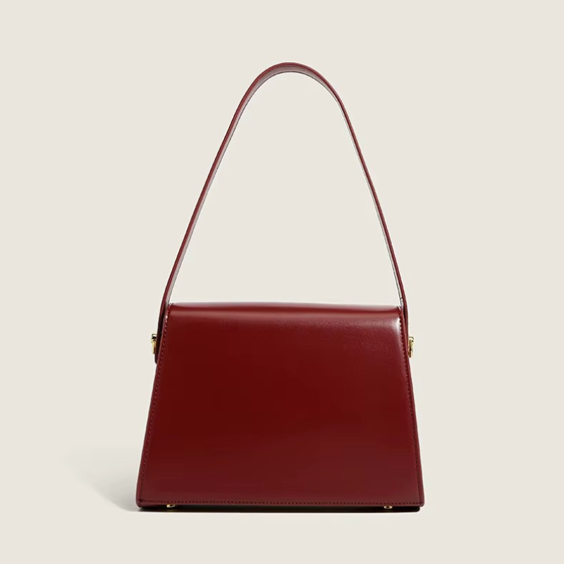 Borsa a tracolla moda donna, strutturata e chic, con cerniera e accenti dorati, ideale per ogni look elegante.