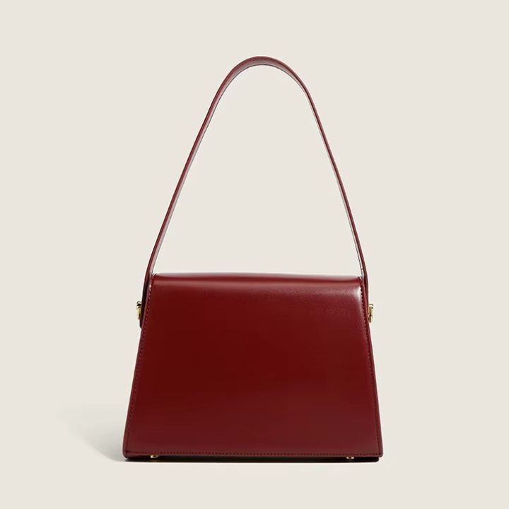 Borsa a tracolla moda donna, strutturata e chic, con cerniera e accenti dorati, ideale per ogni look elegante.