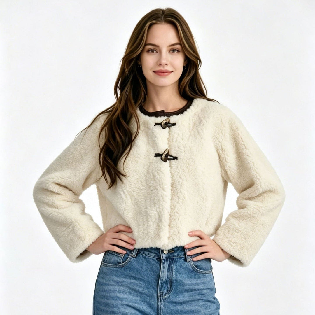 Giacca corta donna invernale, design moderno con alamari. Perfetta per look casual chic e massimo comfort femminile.