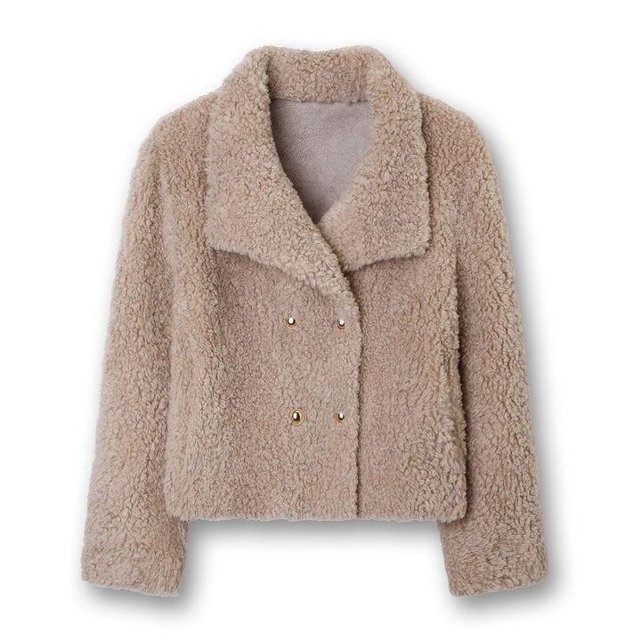 Giacca corta da donna in morbido teddy, doppiopetto con luccicanti bottoni dorati. Ideale per un look di tendenza.