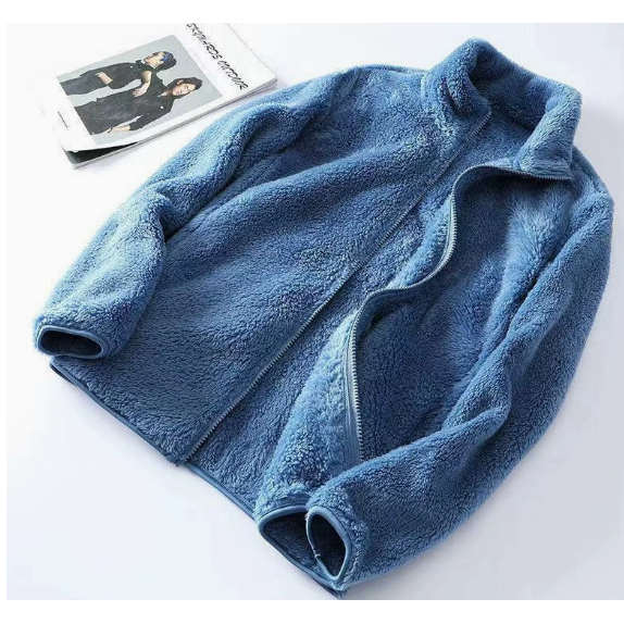 Giacca donna in pile teddy con zip intera, calda e avvolgente, ideale per il comfort nelle stagioni fredde.