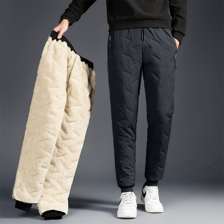 Comodi pantaloni da donna, termici e impermeabili, perfetti per escursioni e passeggiate invernali.